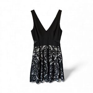 Avery G Black Mini Fit and Flare V-Neck Cocktail Dress Size 12 Party Holiday